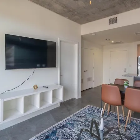 Striking 2Bd - Cdt- Gym, Pool, Parking - Sleep8 Apartment Phoenix Exterior photo