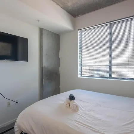 Striking 2Bd - Cdt- Gym, Pool, Parking - Sleep8 Apartment Phoenix Exterior photo