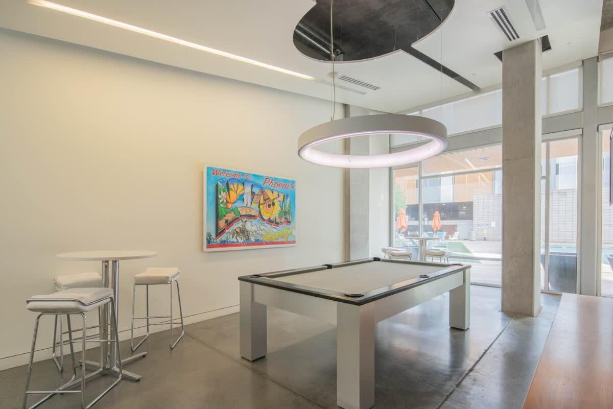 Striking 2bd - Cdt- Gym, Pool, Parking - Sleep8 Appartement